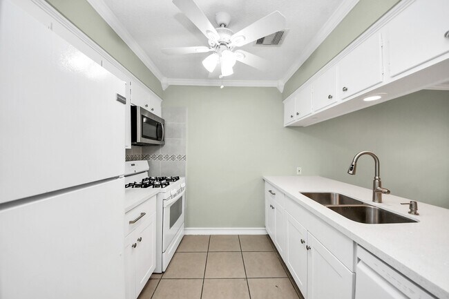 Foto del edificio - 44 W Tri Oaks Ln