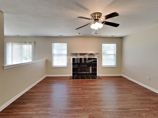 Foto del edificio - 5904 Jackie Ln