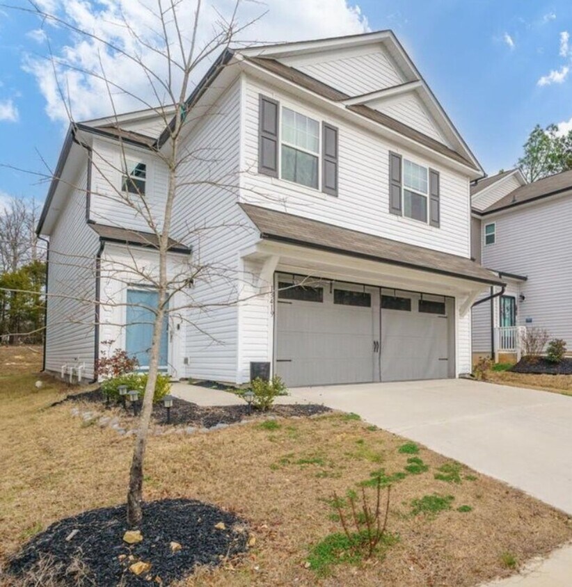 Foto principal - Stunning 4-Bedroom Home – Modern Luxury Me...