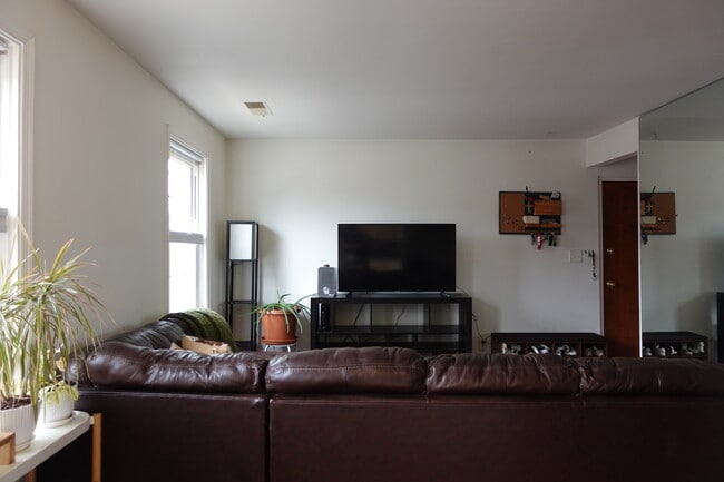 Photo - 2001 Fort Davis St SE House