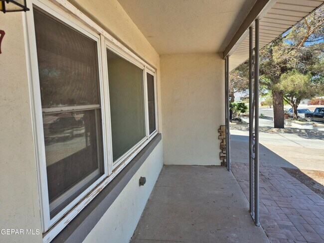 Building Photo - 417 Balboa Rd
