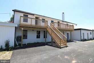 Building Photo - 32 E Blaine St