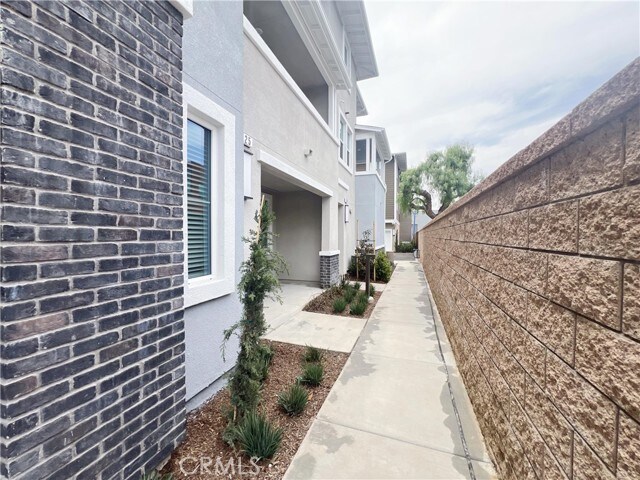 Foto del edificio - 223 Aurora Ln