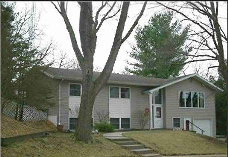 Primary Photo - 1140 Victoria St