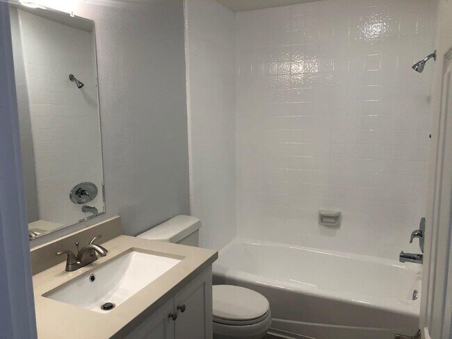 Foto del edificio - 823 E 25th St
