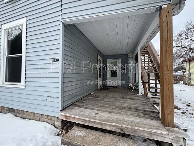 Building Photo - 1039 S Washington St