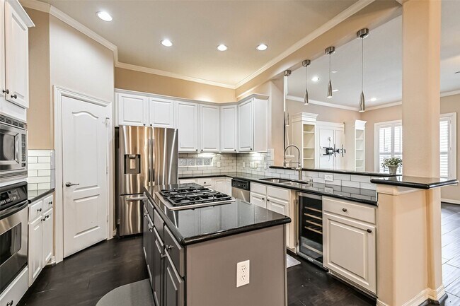Foto del edificio - 5453 Fairdale Ln