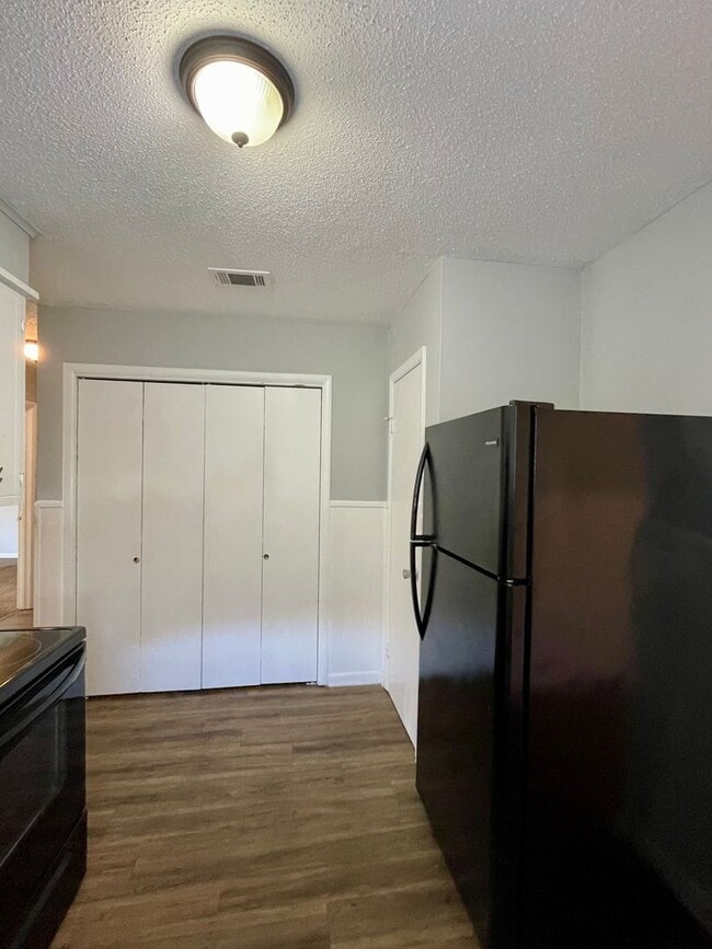 Building Photo - 29 E Laramie Dr