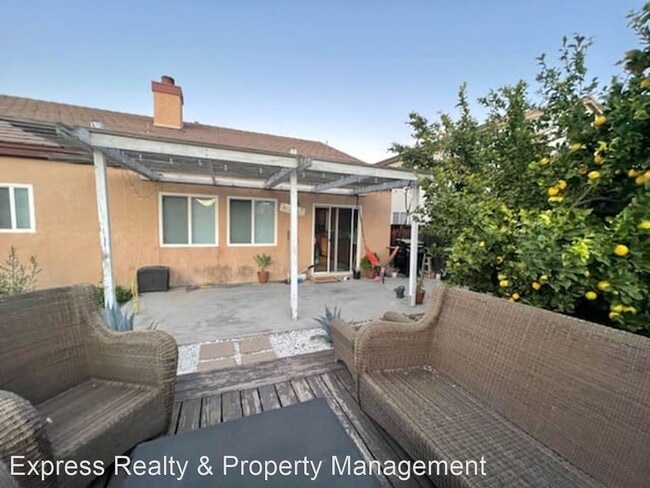 Building Photo - 3 br, 2 bath House - 743 Sweet Clover Loop