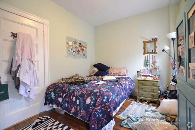 Building Photo - 68 Etna St