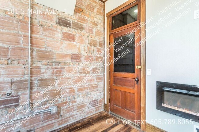 Foto del edificio - 101 S Main Ave