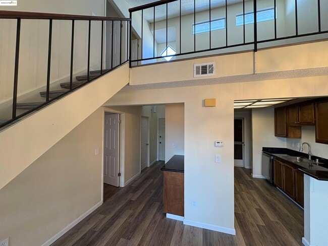 Foto del edificio - 5854 Yawl St