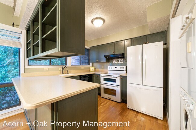 Building Photo - 3 br, 2 bath House - 1102 Oak Tree