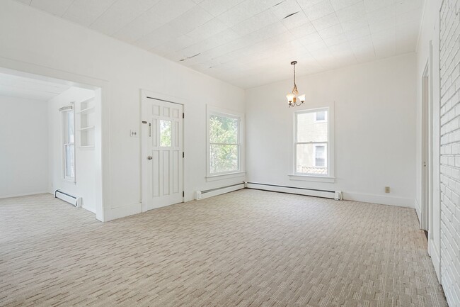 Building Photo - 412 Peterson St