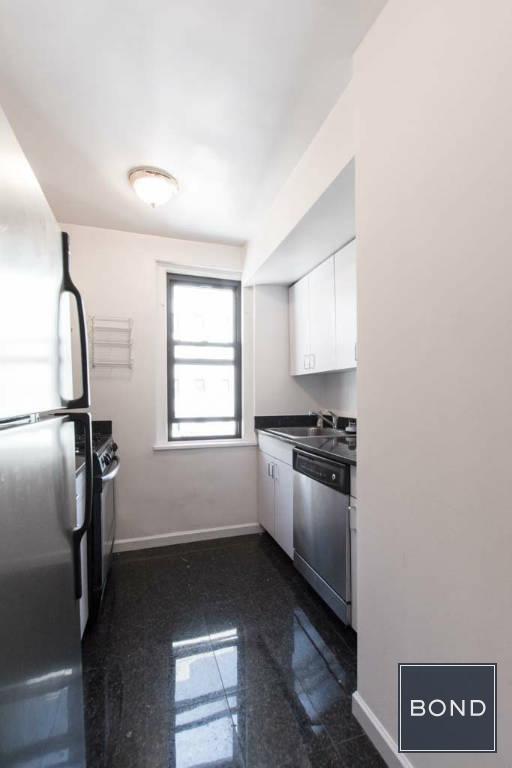 Building Photo - 137 E 38th St