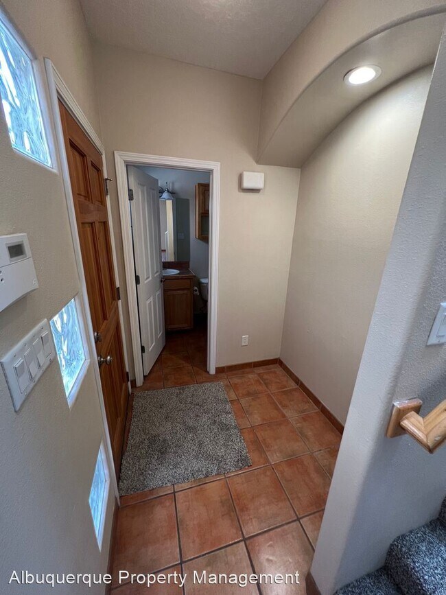 Building Photo - 3 br, 3 bath House - 1115 Tijeras Avenue NE