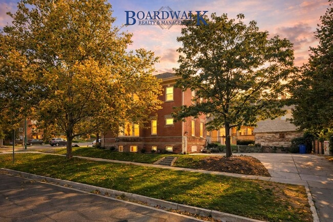 Photo - 1106 E S Temple St Apartment