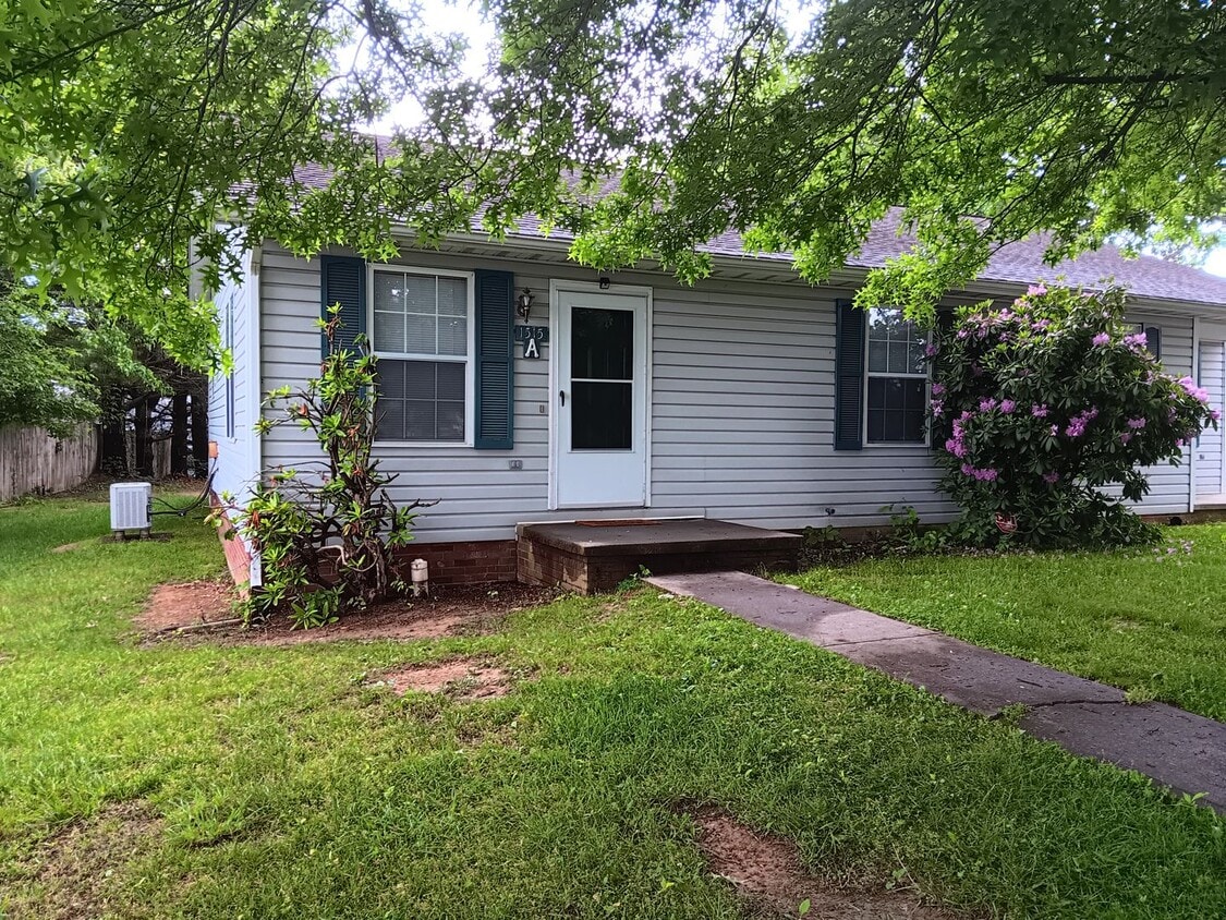 1515 Spruce St, Christiansburg, VA 24073 House Rental in