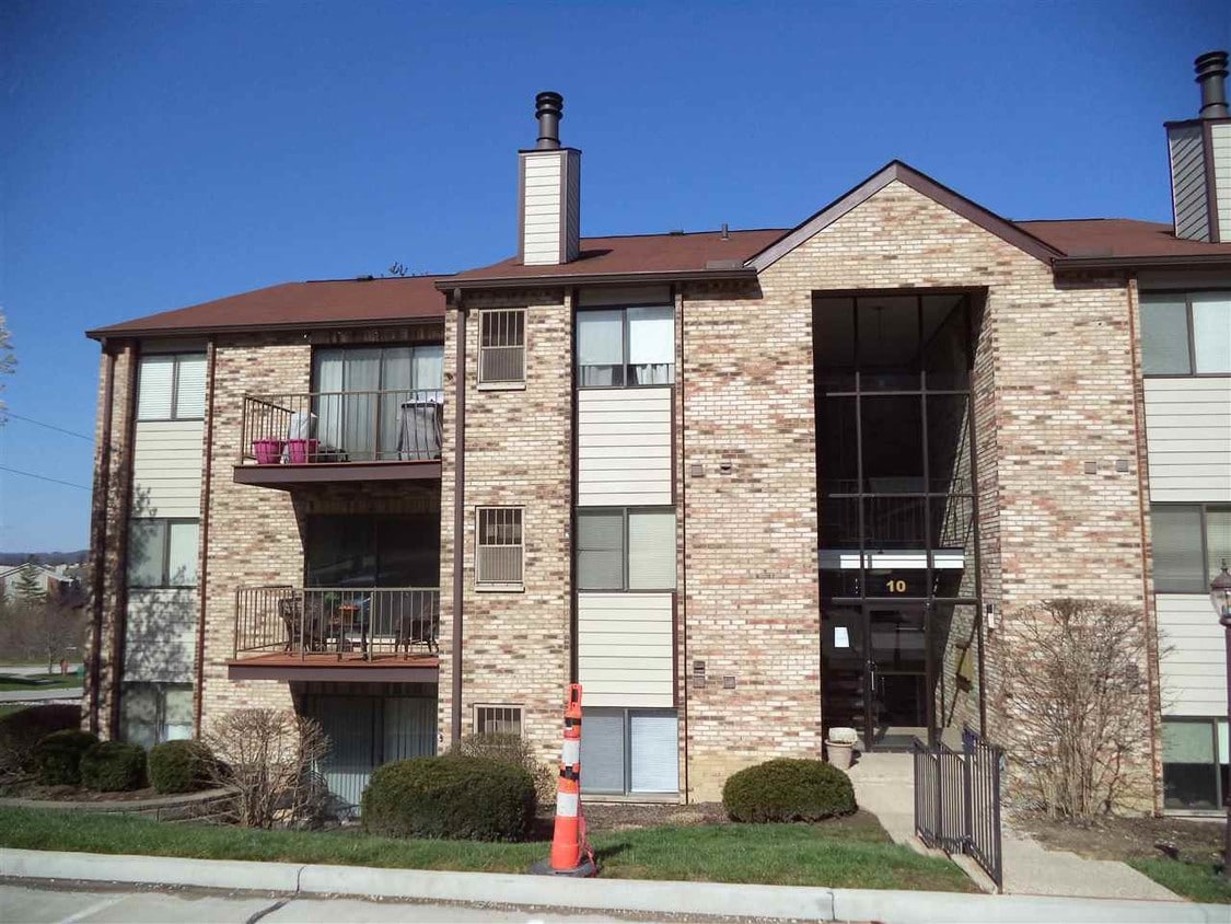 Primary Photo - 10 Woodland Hills Dr