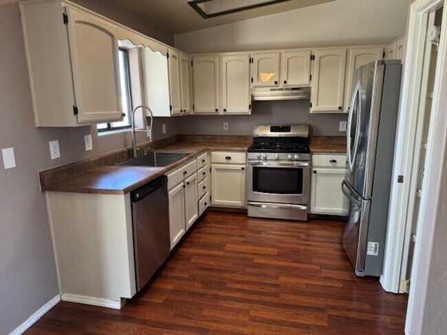 Foto del edificio - Cute 3 Bedroom 2 Bath 2 Car Garage Home in "Prescott Valley"