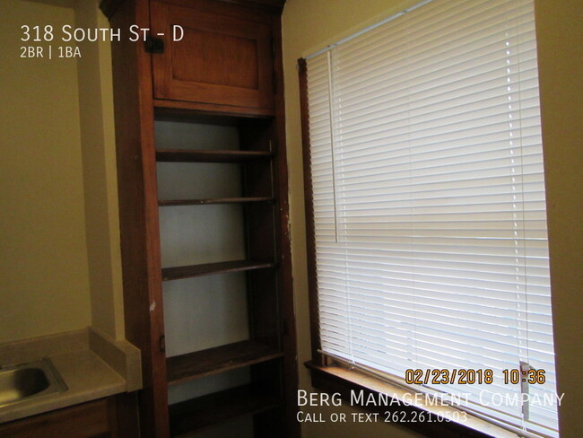Building Photo - Charming Two Bedroom One Bath Downtown Wau...