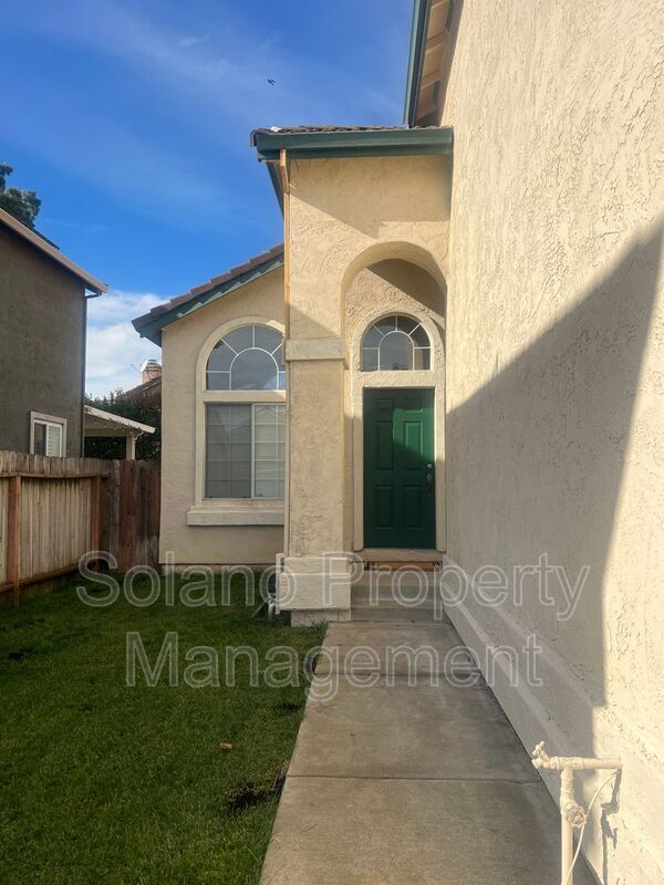 Foto del edificio - 411 Dickey Ct