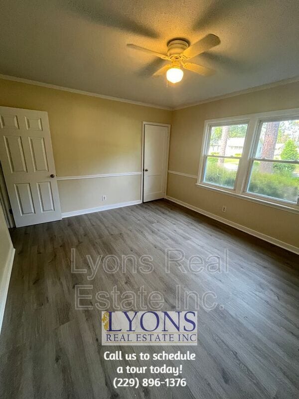 Building Photo - 1805 Clover Dr