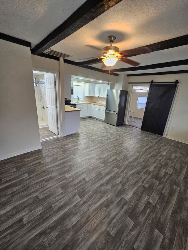 Foto del edificio - 4315 Commercial St