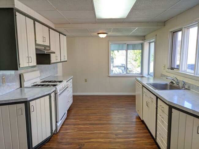 Building Photo - Nice 3 BR, 1 Bath House for Rent
