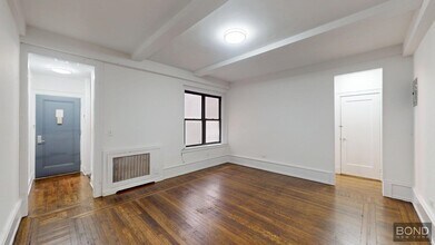 Building Photo - 140 W 55th St