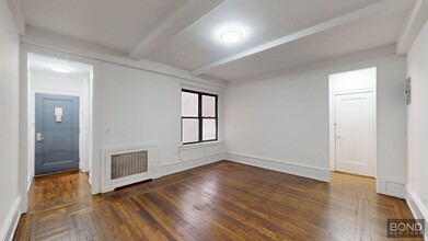 Building Photo - 140 W 55th St