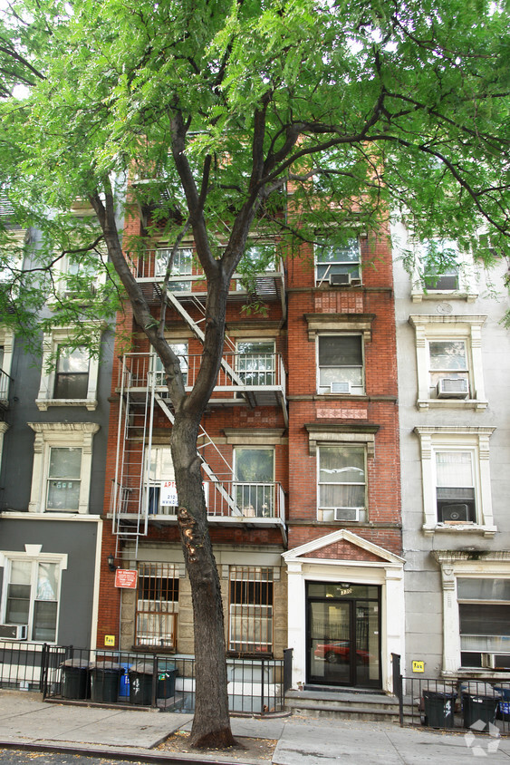 Building Photo - 330 W 47th St