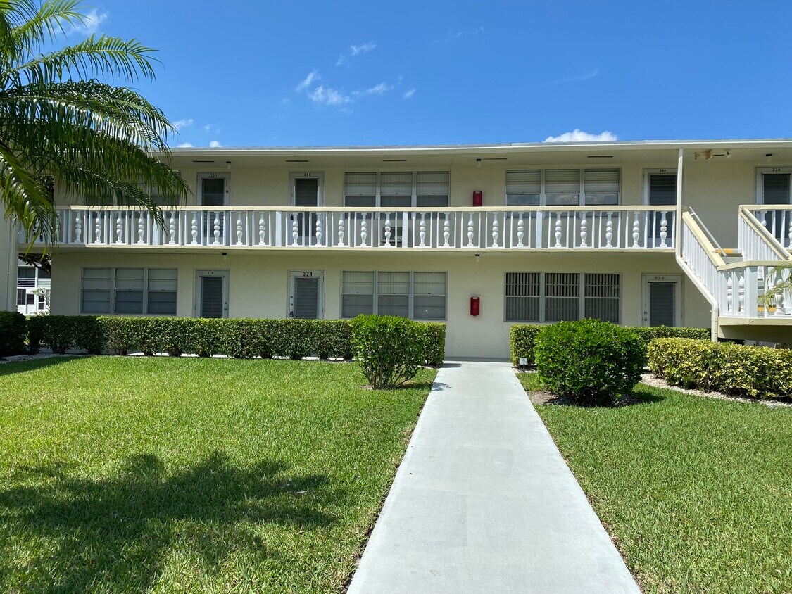 321 Camden M, West Palm Beach, FL 33417 Condo for Rent in West Palm