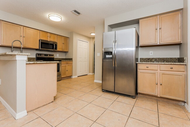 Building Photo - 3007 Summer House Dr
