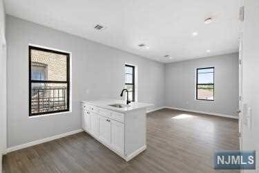 Building Photo - 118 2nd