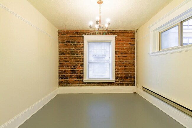 Building Photo - Paramount Apartments - 1 bedroom