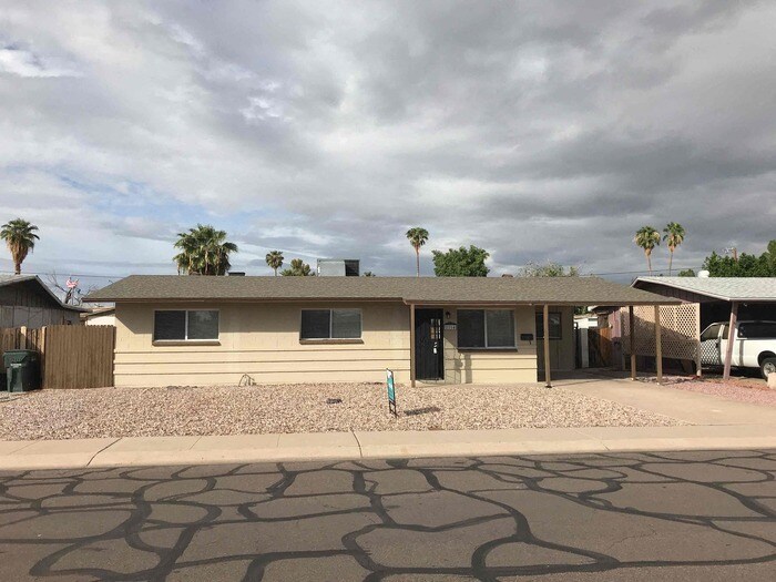 Foto principal - 2114 W Sunnyside Dr
