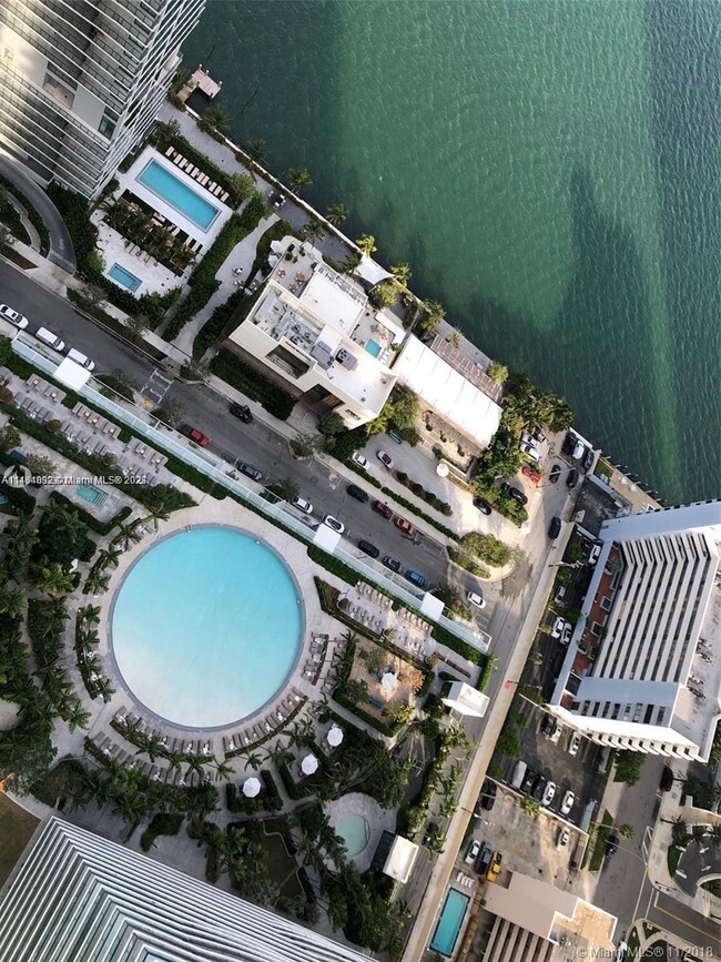 Foto del edificio - 650 NE 32nd St