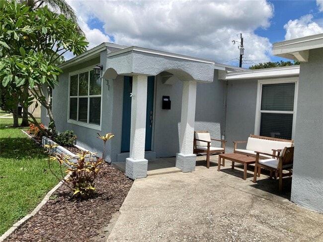 Foto del edificio - 7131 Orpine Dr N