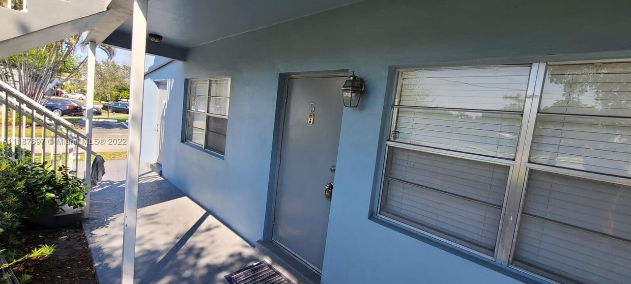 3856 S Circle Dr Unit 5, Hollywood, FL 33021 Apartment for Rent in