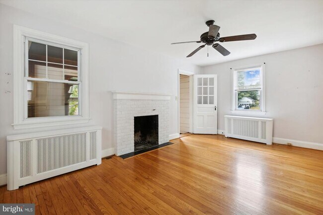 Building Photo - 619 S Garfield St