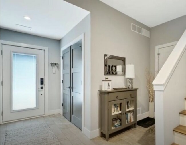 4227 W 14 Mile Rd, Royal Oak, MI 48073 Townhome Rentals in Royal Oak