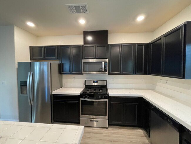 Foto del edificio - Beautiful 4 bed 2.5 bath in Sacramento!