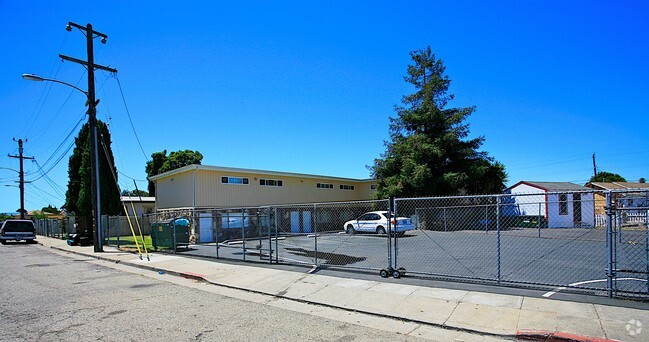 Building Photo - 685 Cary Ave