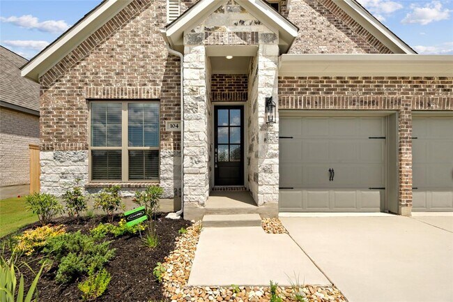 Building Photo - 104 Chinaberry Bnd