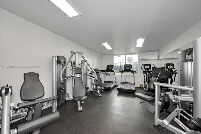 Foto del edificio - 919 Hillcrest Dr