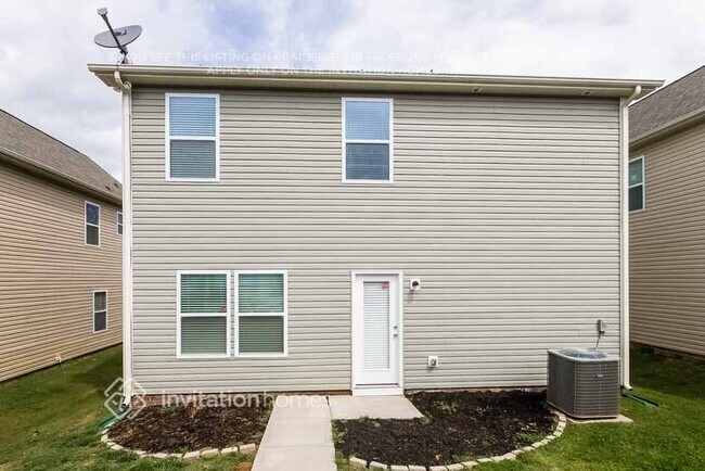 Foto del edificio - 8130 Dumphries Dr