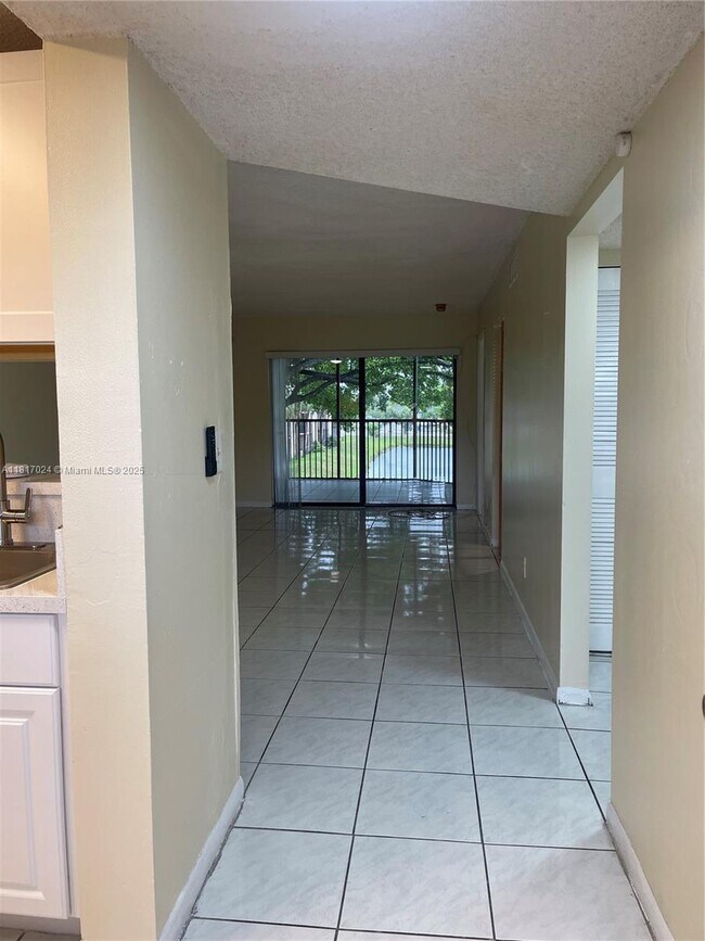 Foto del edificio - 3252 Foxcroft Rd