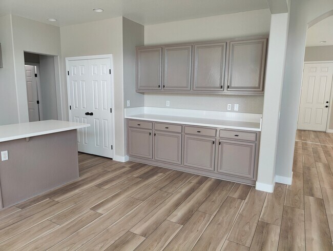 Building Photo - 7426 Hunting Lodge Ave