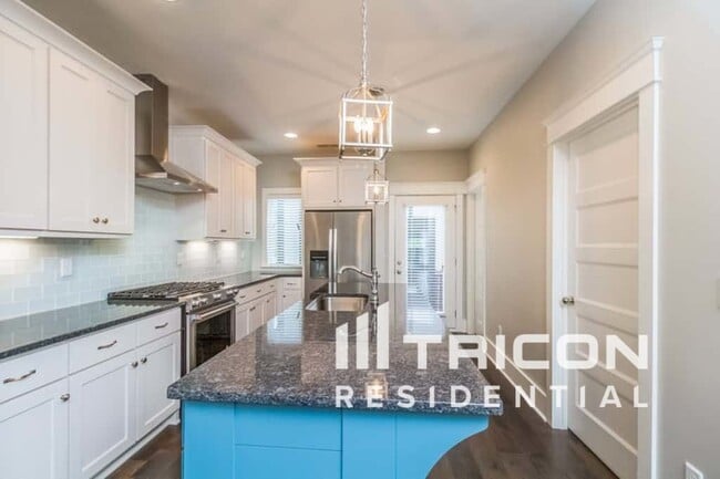 Foto del edificio - 1240 Hillwood Private Cove